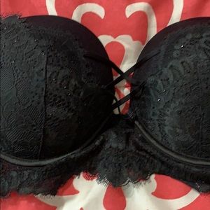Victorias Secret. Lace Crystal Push-up 34D.
